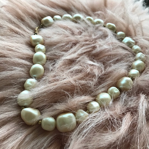 Vintage Jewelry - MONET Vintage Faux Pearl Necklace